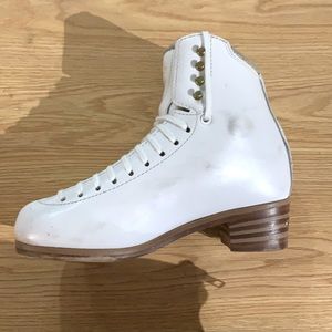 Jackson Elite 4200 Figure Skates (boots only)